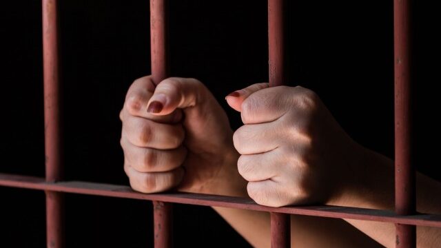 В Хорезме 15-летнюю девочку месяц удерживали и эксплуатировали в притоне