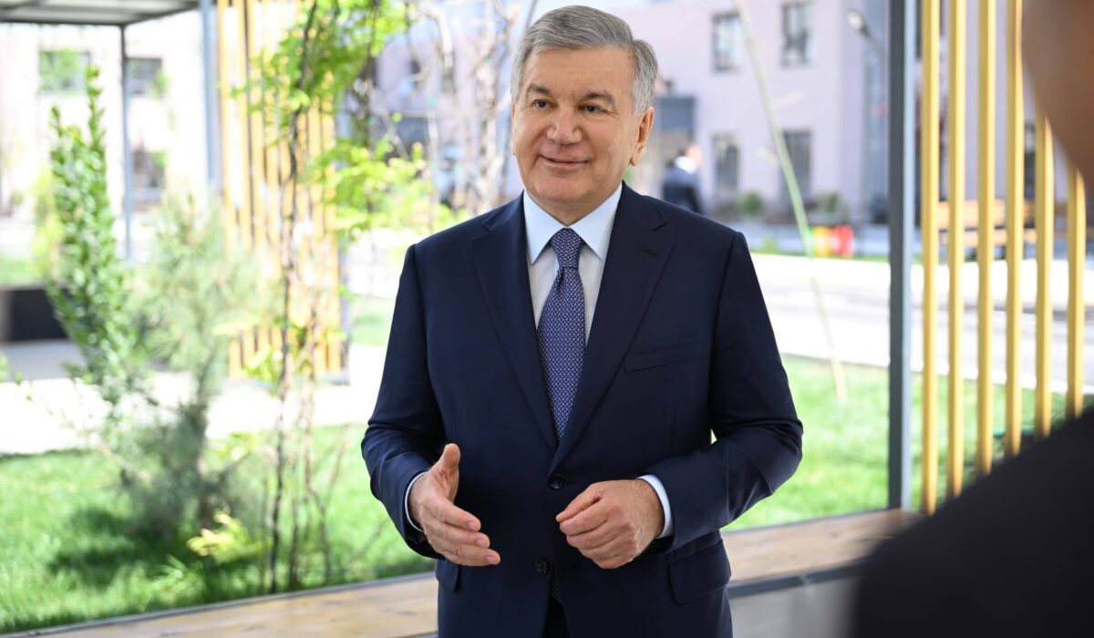 Шавкат Мирзиёев оценил результаты первой фазы строительства массива «Янги Узбекистон» в Коканде