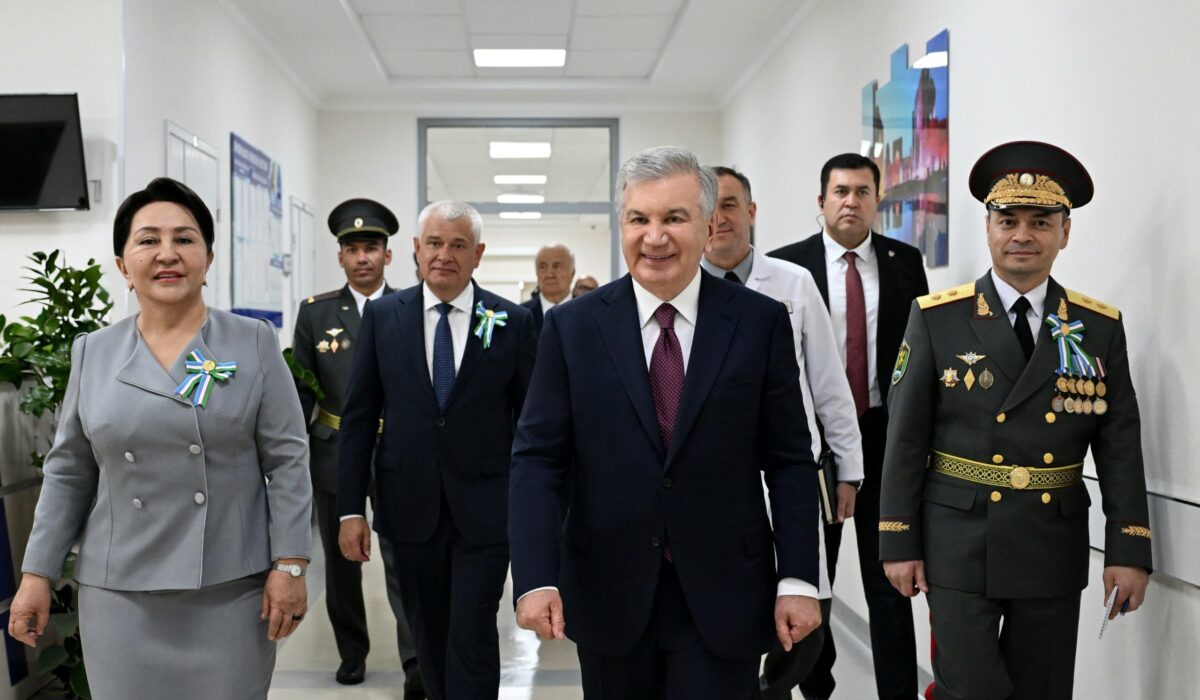 Шавкат Мирзиёев навестил ветеранов в военном госпитале