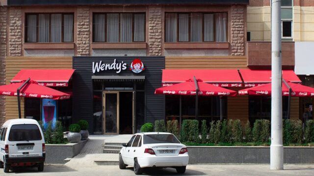 В Ташкенте разгорелся скандал вокруг Wendy’s из-за противоречивых заявлений СЭС