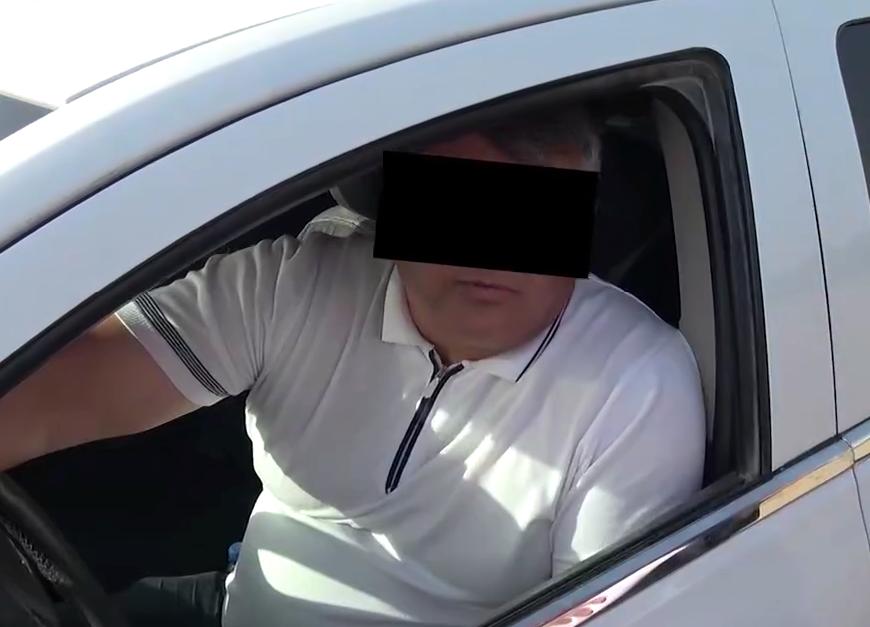 Заместитель хокима Каганского района попался на взятке в 12 тысяч долларов