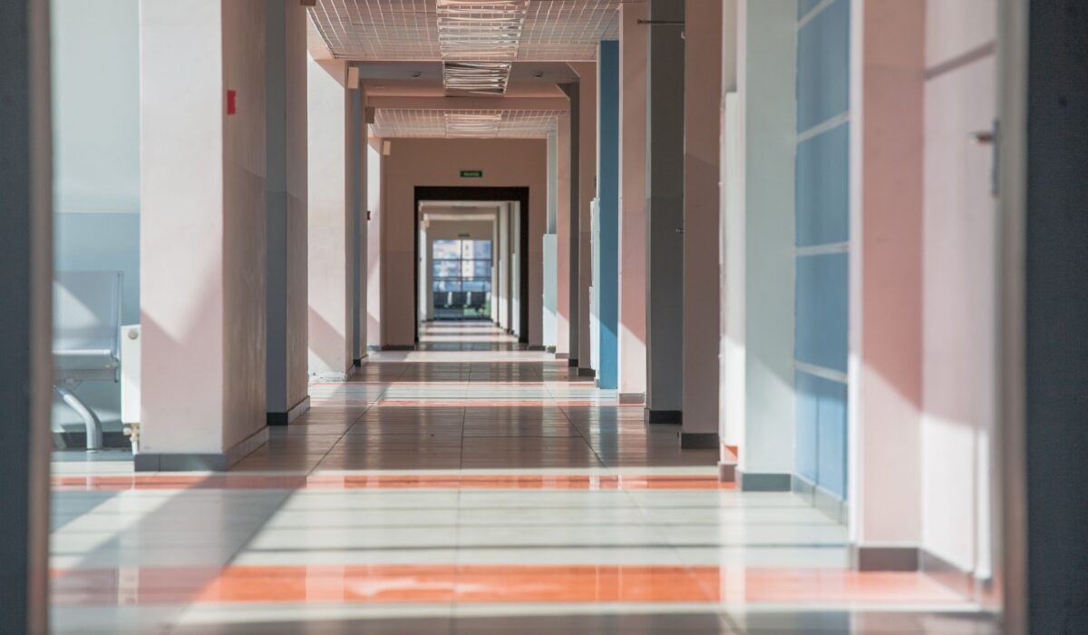 Toshkentda universitet hududida kursdoshiga nisbatan shahvoniy shilqimlik qilgan talaba jazolandi