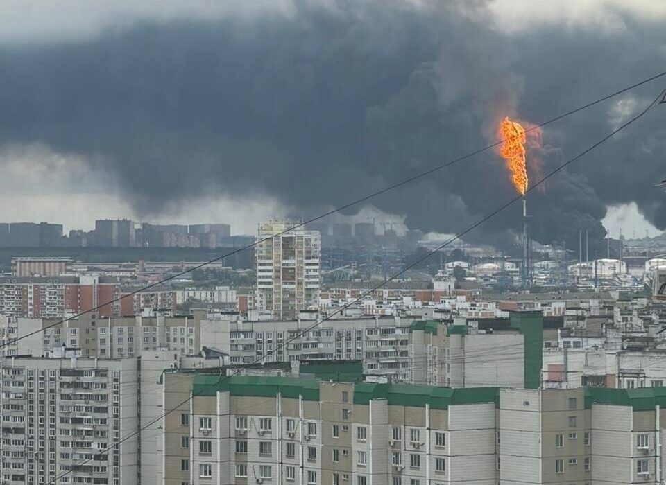 Массированная атака БПЛА парализовала авиасообщение в Москве