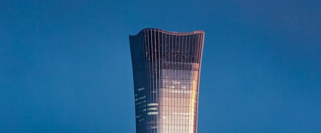 В Пекине легкомоторный самолет врезался в самый высокий небоскреб CITIC Tower