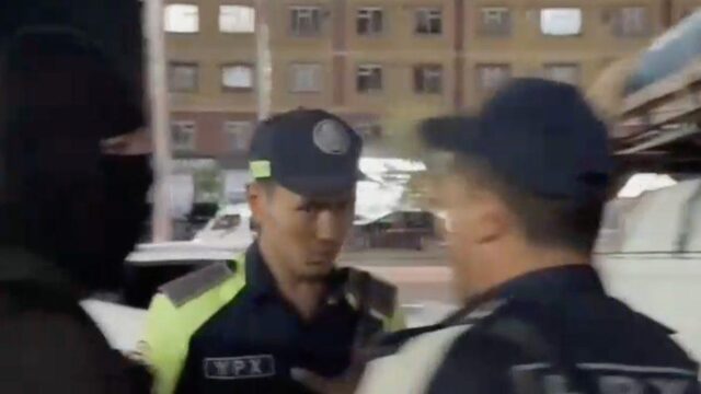 Toshkent tumanida YPX xodimi haydovchini so‘kib, unga tashlandi