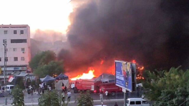 На рынке «Ойдин» в Алмалыке произошел пожар: огонь тушили два часа