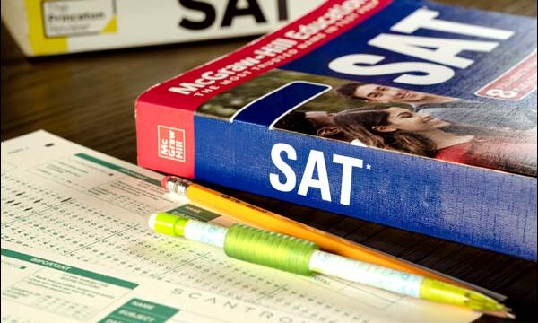 За 1500 долларов обещали почти идеальный SAT: в Ташкенте раскрыли схему с удалённой сдачей экзамена